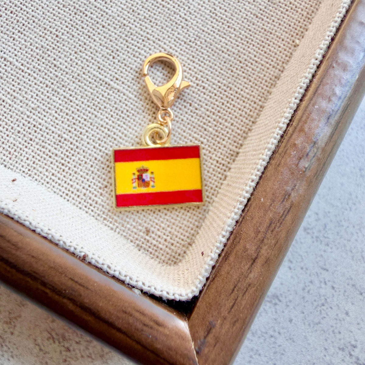Llavero Colgante Con Bandera Esmaltada