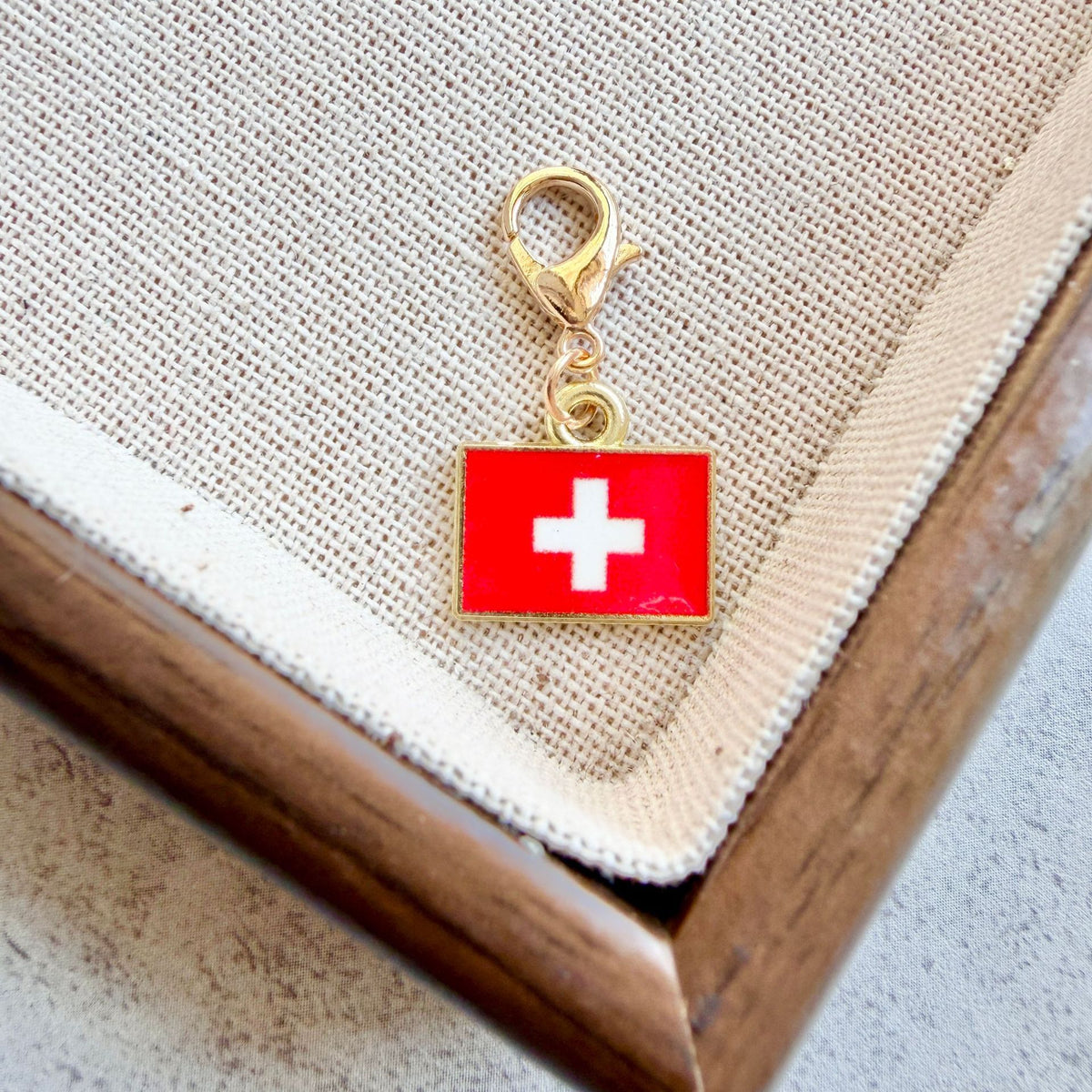 Llavero Colgante Con Bandera Esmaltada