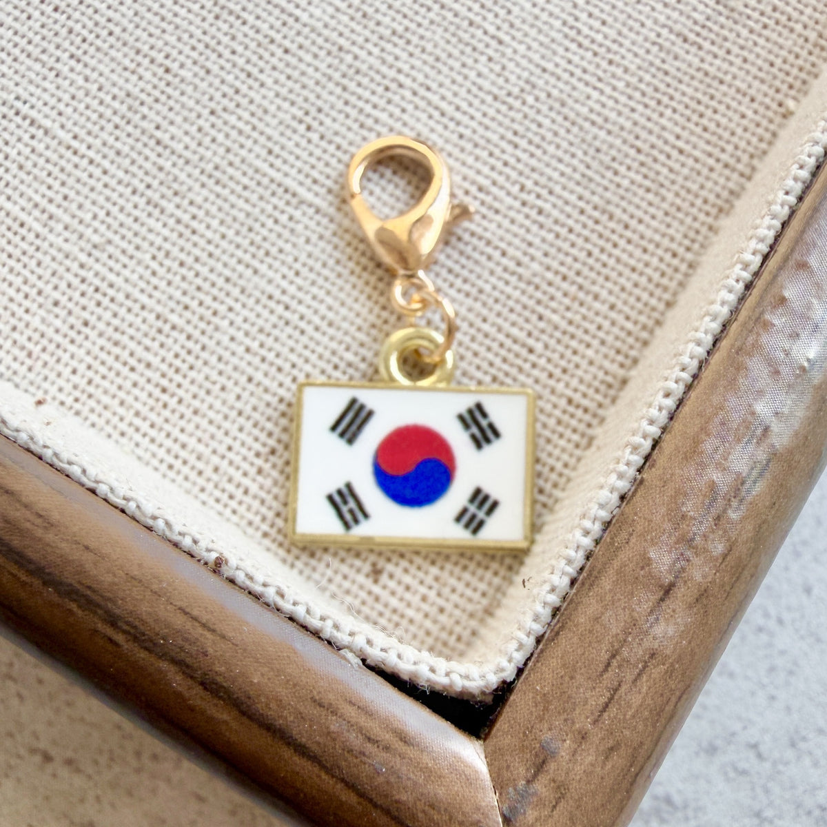 Llavero Colgante Con Bandera Esmaltada