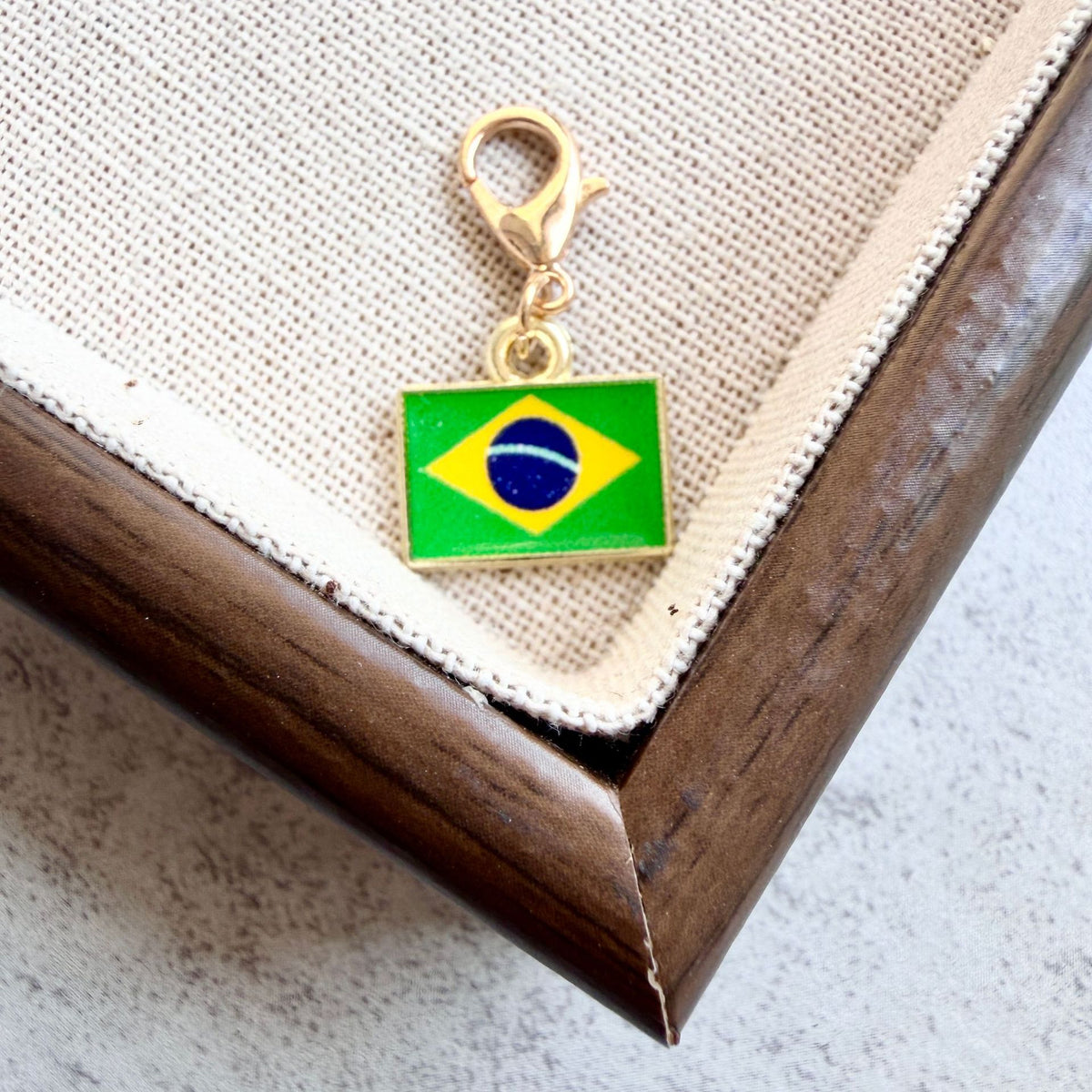 Llavero Colgante Con Bandera Esmaltada