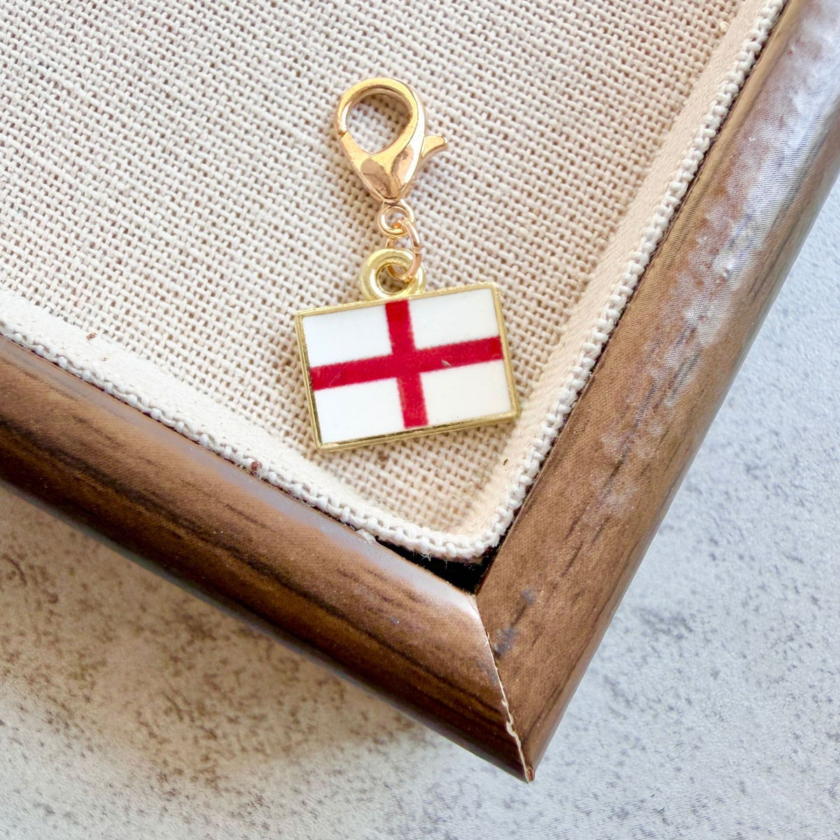 Llavero Colgante Con Bandera Esmaltada