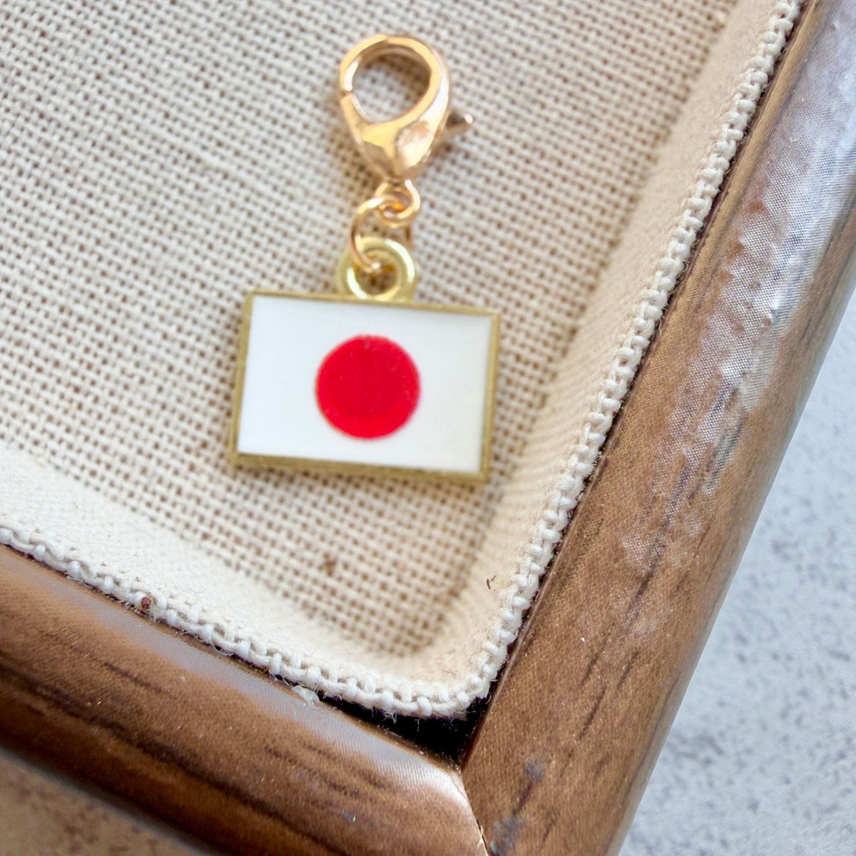 Llavero Colgante Con Bandera Esmaltada