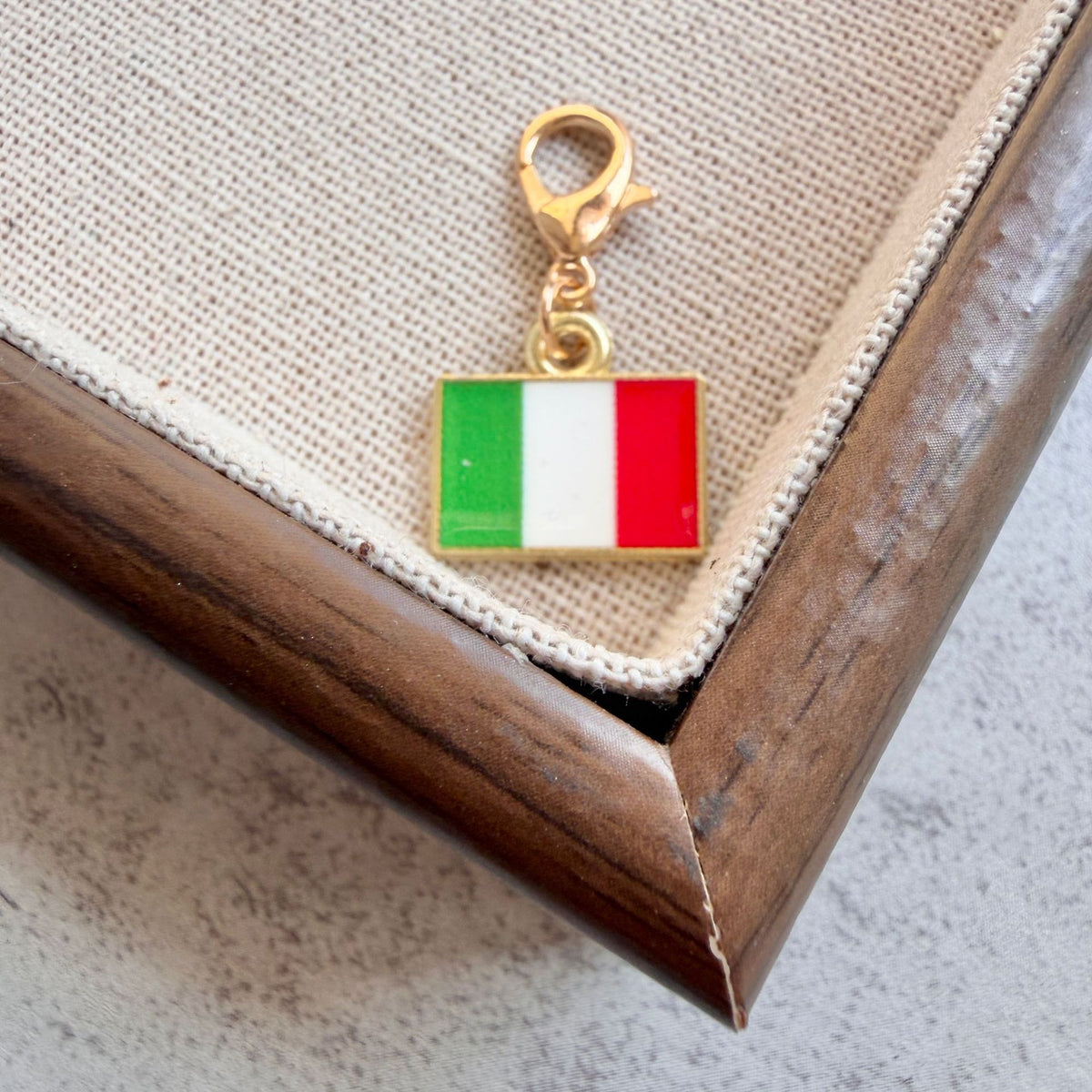 Llavero Colgante Con Bandera Esmaltada