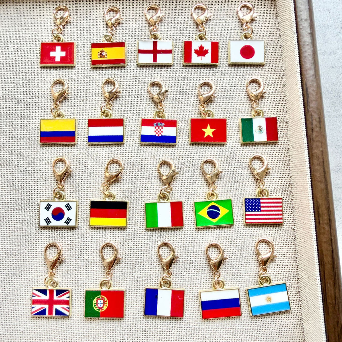 Llavero Colgante Con Bandera Esmaltada