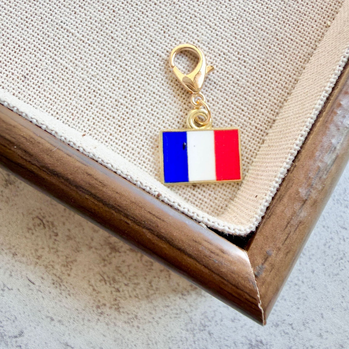 Llavero Colgante Con Bandera Esmaltada