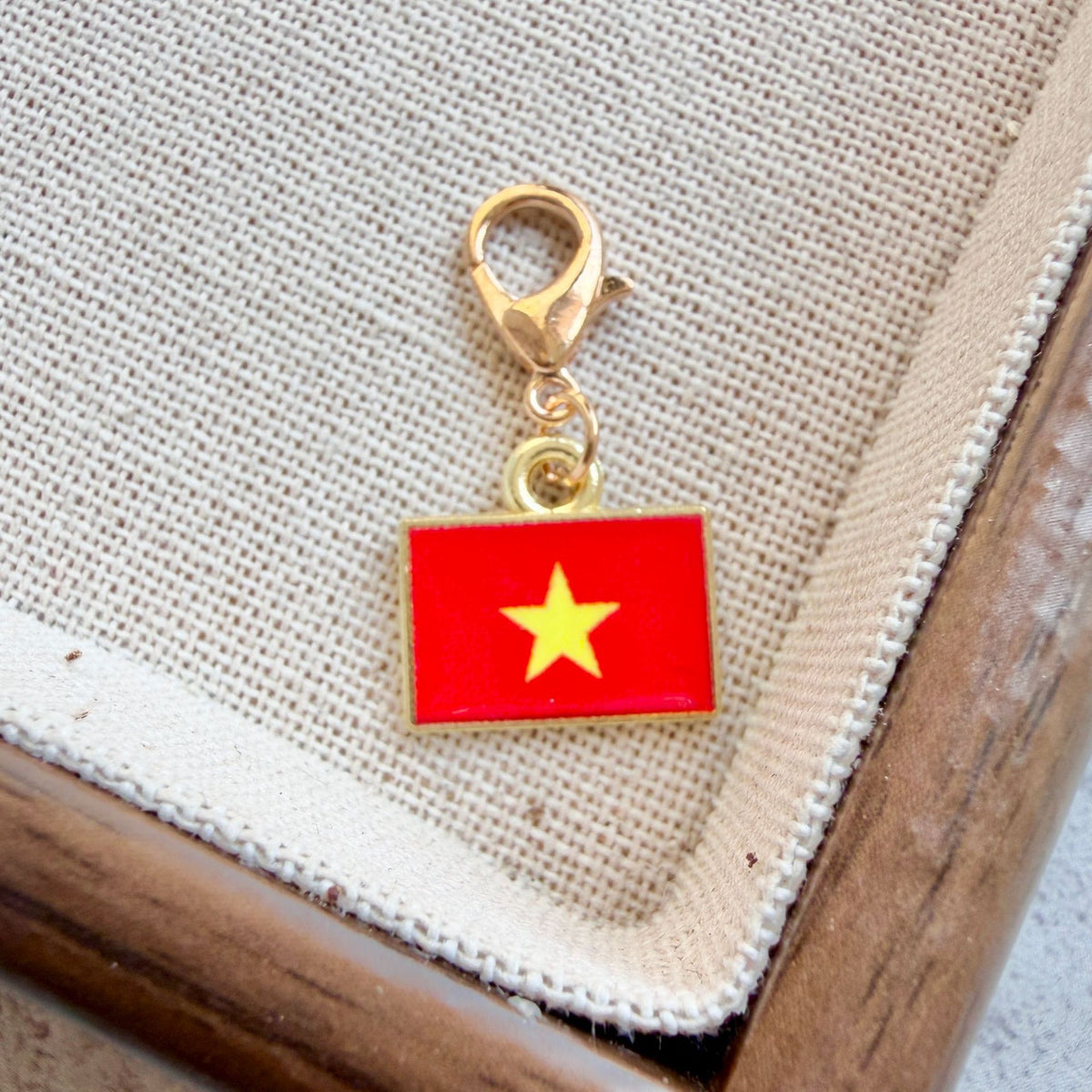 Llavero Colgante Con Bandera Esmaltada