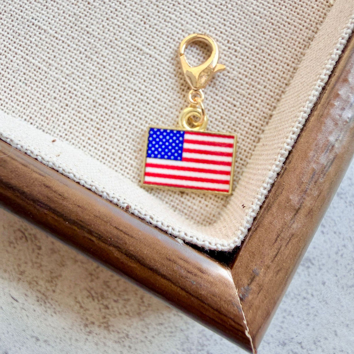 Llavero Colgante Con Bandera Esmaltada