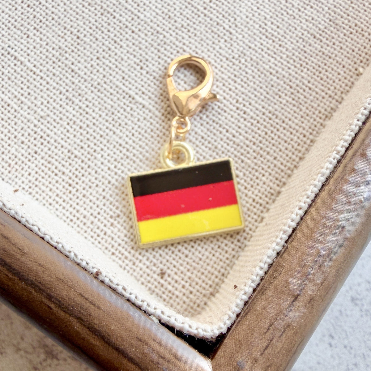 Llavero Colgante Con Bandera Esmaltada