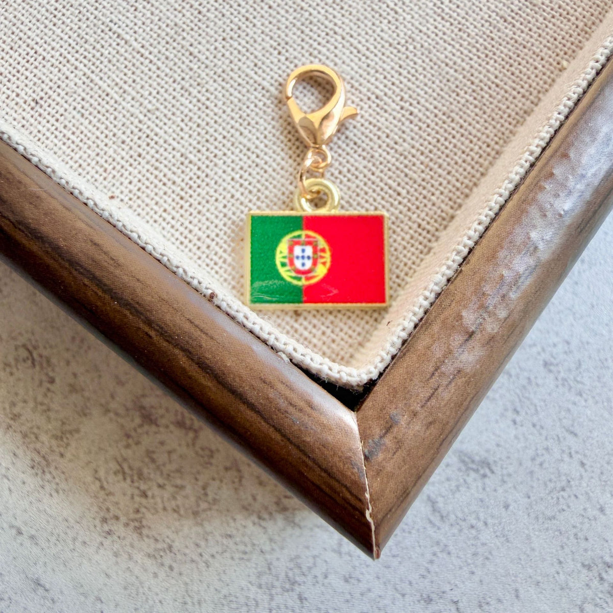 Llavero Colgante Con Bandera Esmaltada